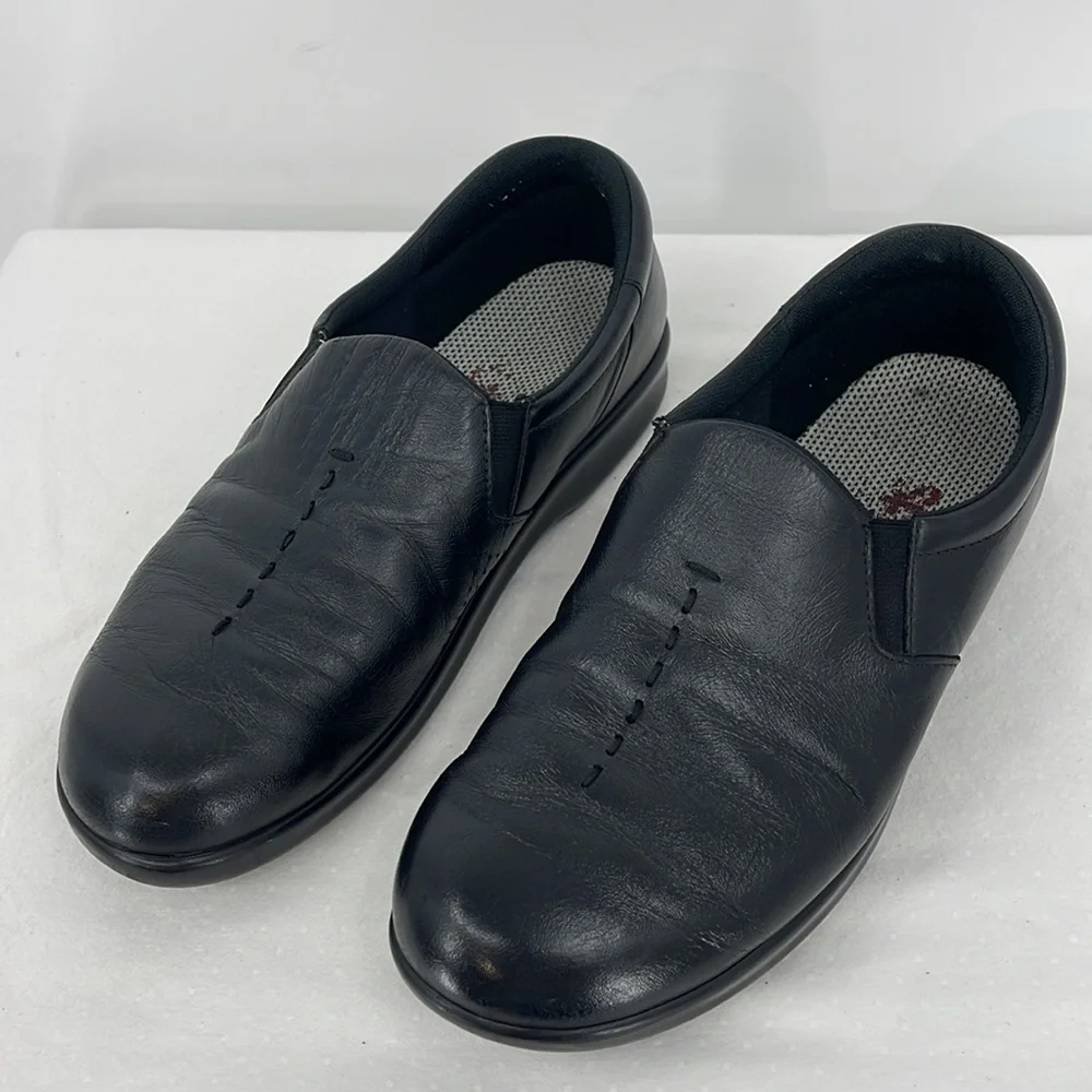 SAS WOMENS SIZE 9  Black Leather Slip-On Shoes